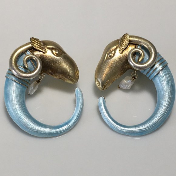 RARE FIND VINTAGE LAUREL BURCH ASSYRIAN RAMS HEAD GOLD VERMEIL EARRINGS - Picture 2 of 11